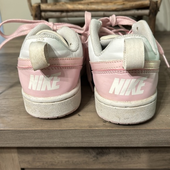 PRE OWNED  YOUTH 4 Nike Court Borough Low Recraft sneaker PINK AND WHITE - Picture 8 of 14